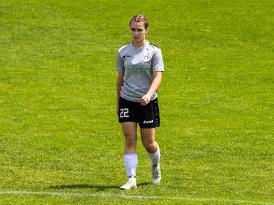 Pogovor z 17-letno nogometašico Barbaro Krivec o začetkih, vzornikih, izzivih in ciljih v ŽNK Aluminij ter o tem, kaj ji pomeni nogomet. - Golavt