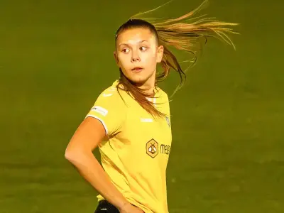 Tokrat je bila gostja Ula Omerzu, napadalka Radomelj, ki že nekaj časa blesti v SŽNL. Govorili smo o nogometnih in drugih izzivih. - Golavt